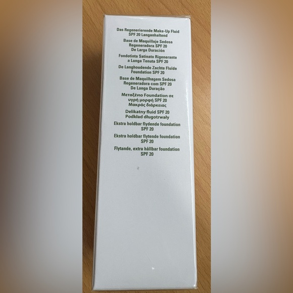 La Mer Soft Fluid Long Wear Foundation SPF 20-
Color: 170 Warm Cameo - Picture 2 of 7